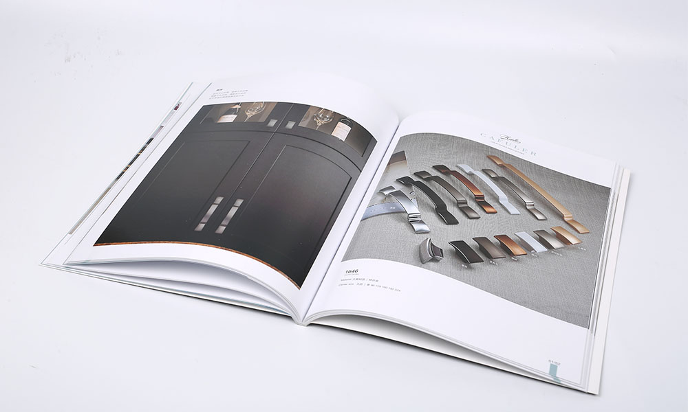 聚會(huì)畫冊(cè)設(shè)計(jì)多大合適？